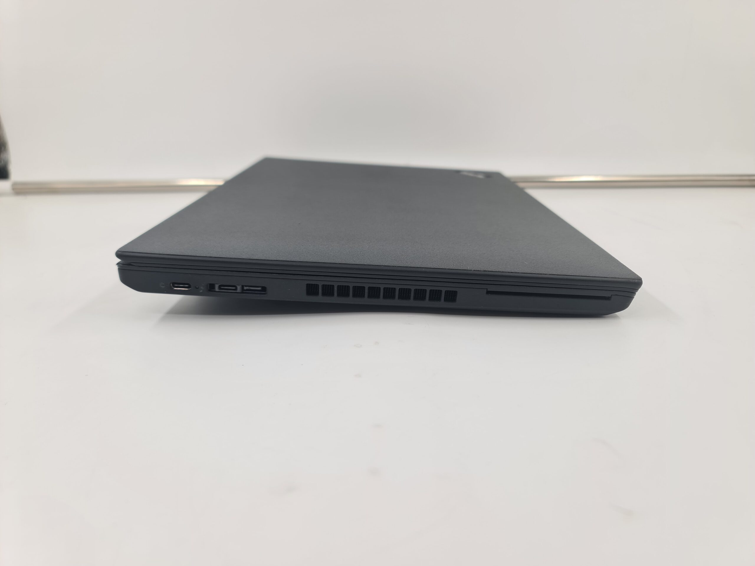 Lenovo T480/i7-8550u/16gb/512nvm/14FHD IPS/MX150 2gb/5H - Slika 5