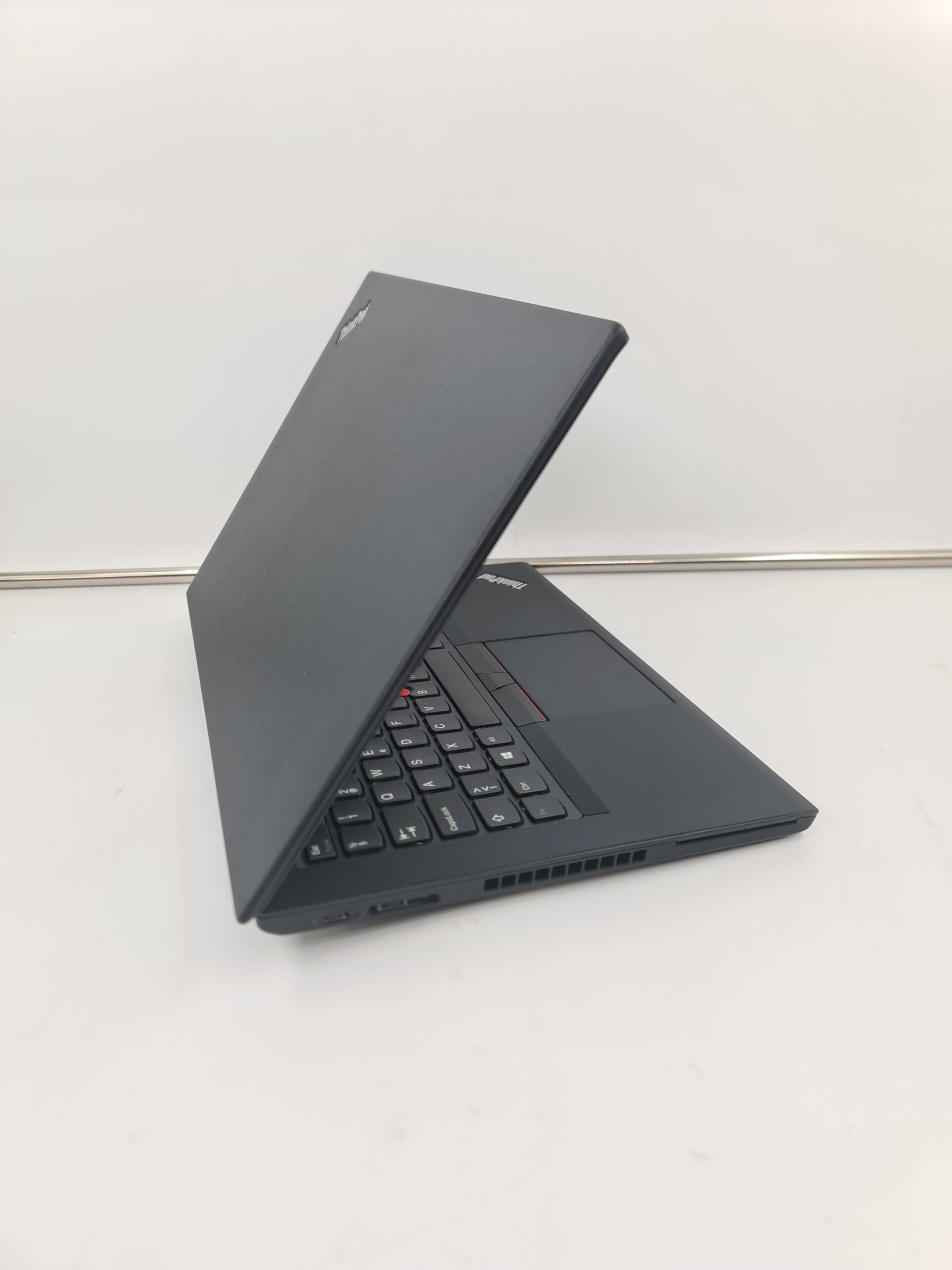 Lenovo T480/i7-8550u/16gb/512nvm/14FHD IPS/MX150 2gb/5H - Slika 4