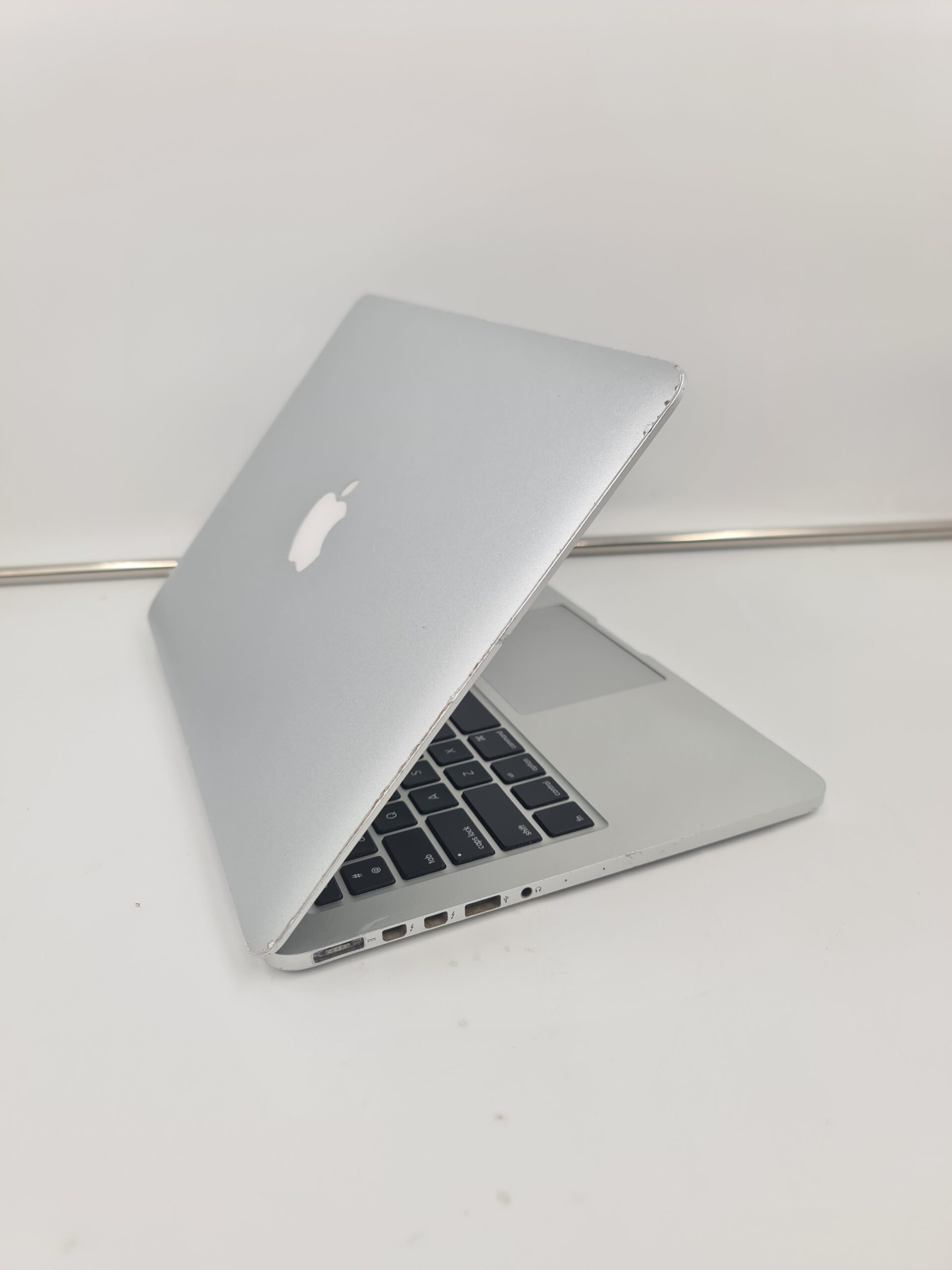 Macbook Pro 2013/i5-2.6ghz/16gb/256ssd/13inci 2560x1600/svet - Slika 2