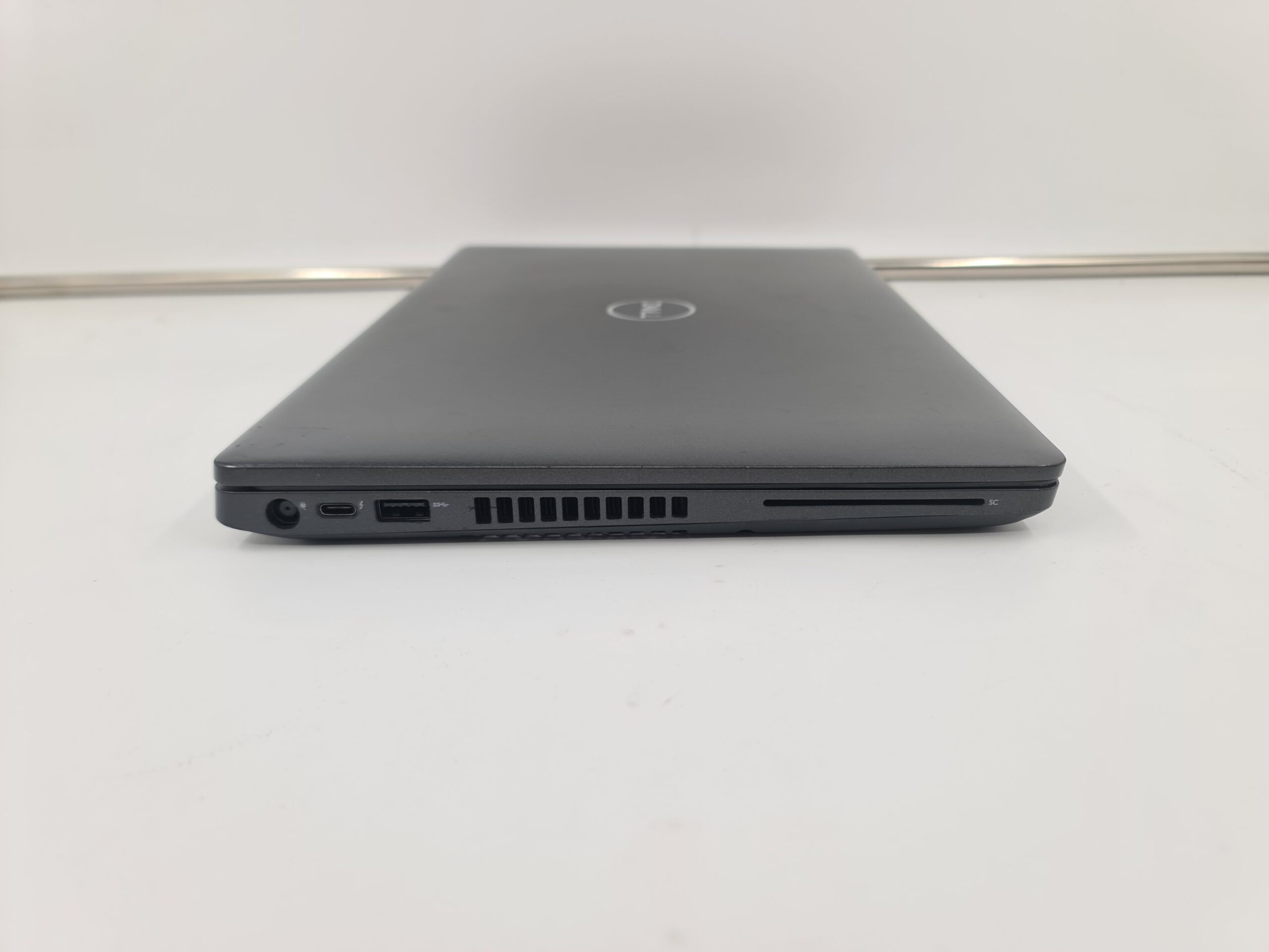 Dell Latitude 5401/i5-9300H/16gb/256nvm/14Fhd IPS/svetlec/7H - Slika 3
