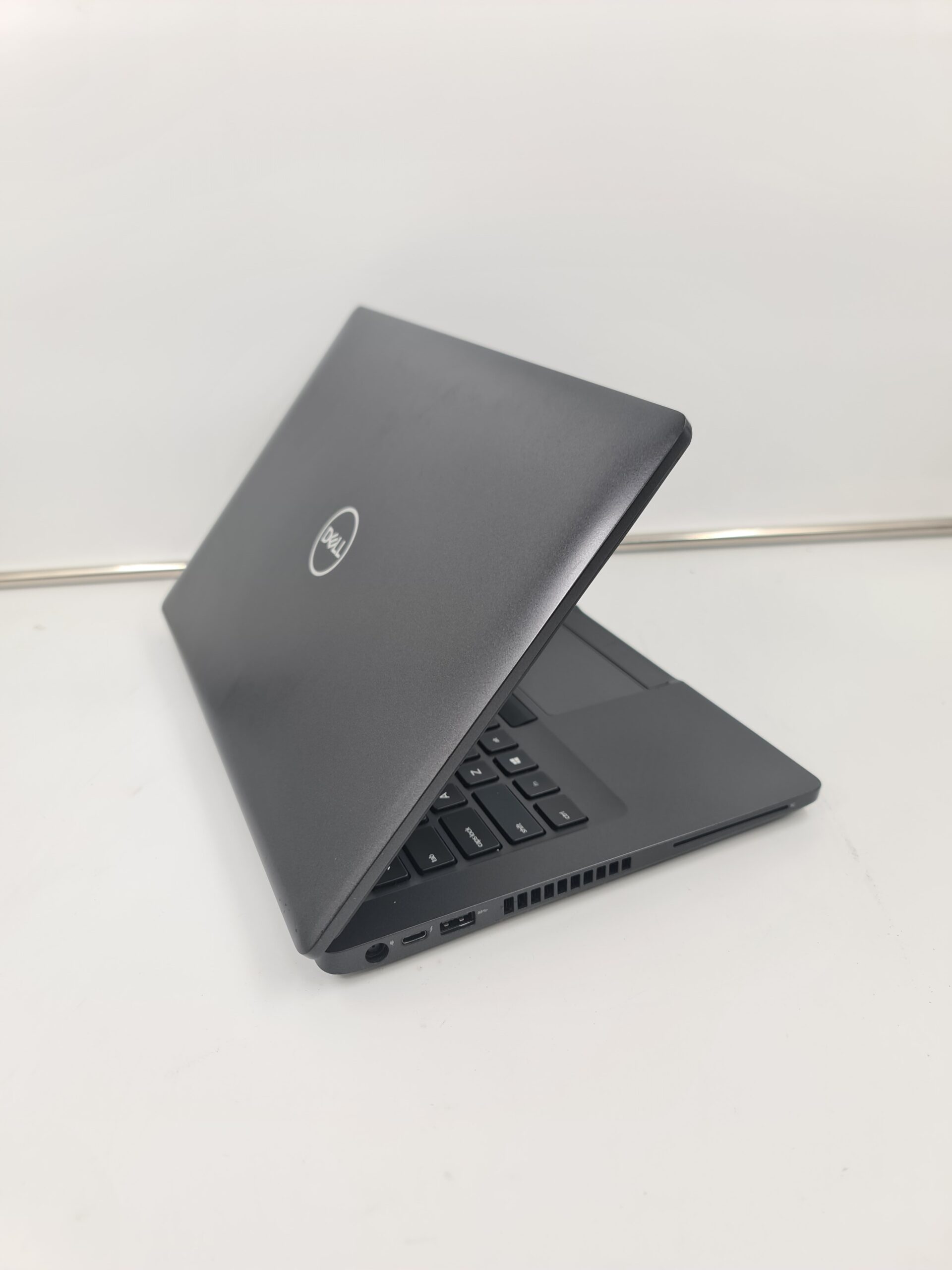Dell Latitude 5401/i5-9300H/16gb/256nvm/14Fhd IPS/svetlec/7H - Slika 2