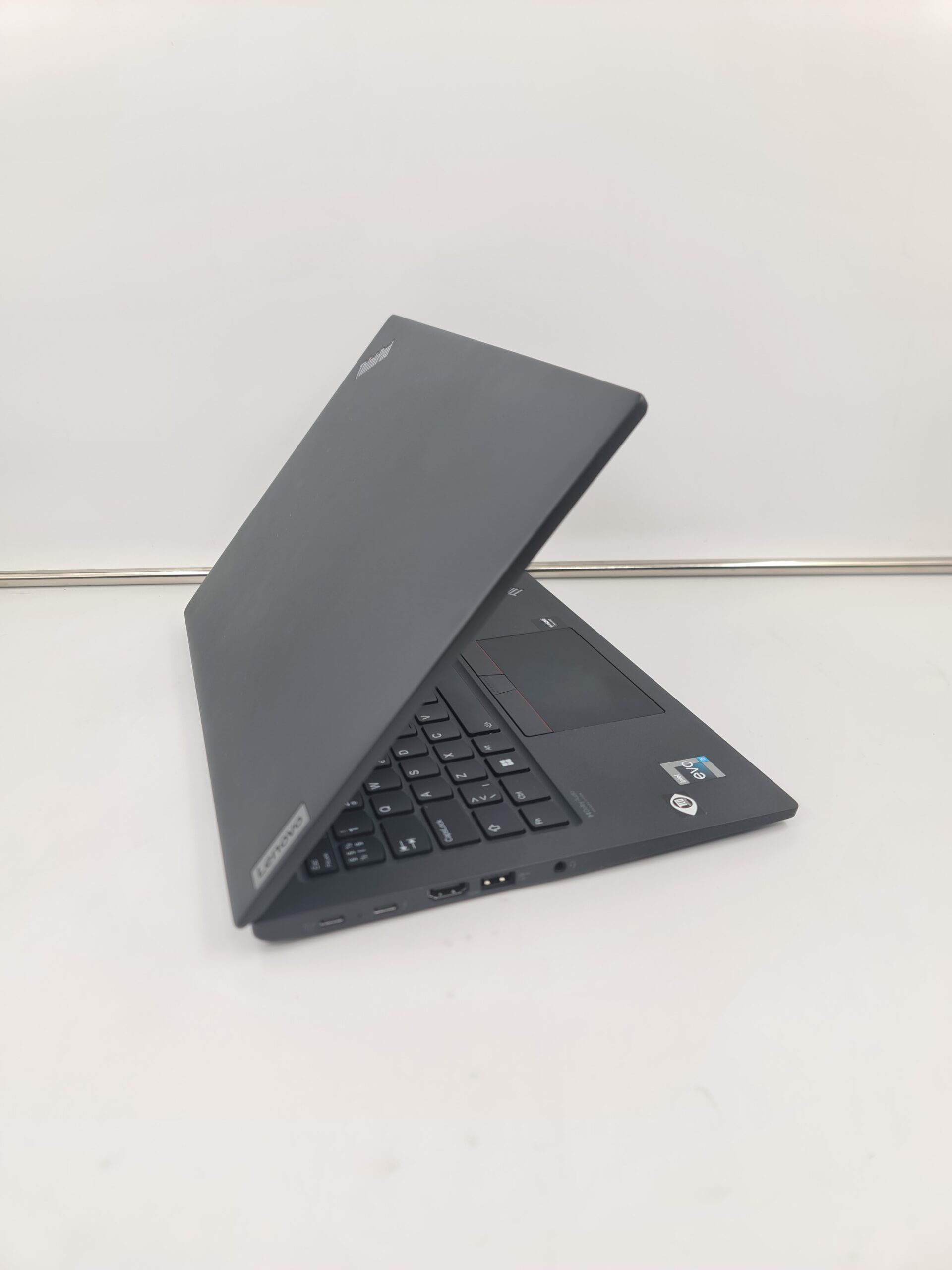 Lenovo T14s G3 i5-1240p/16gb/256gb/14FHD IPS/sve/oti/2cam/7H - Slika 2