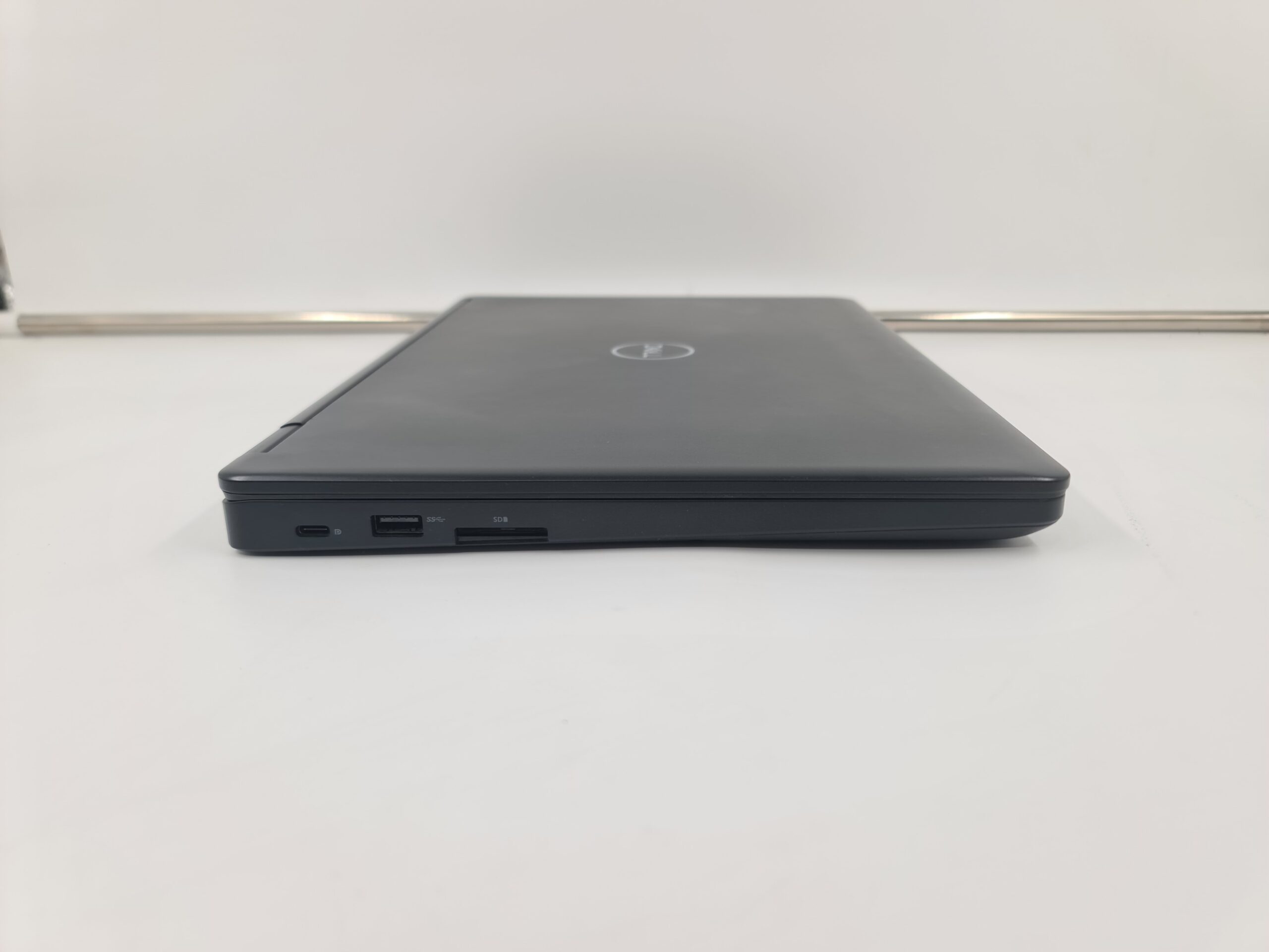 Dell 5490 /i7-8650u/16ddr4/512nvm/14FHD IPS/svetleca/8H - Slika 3