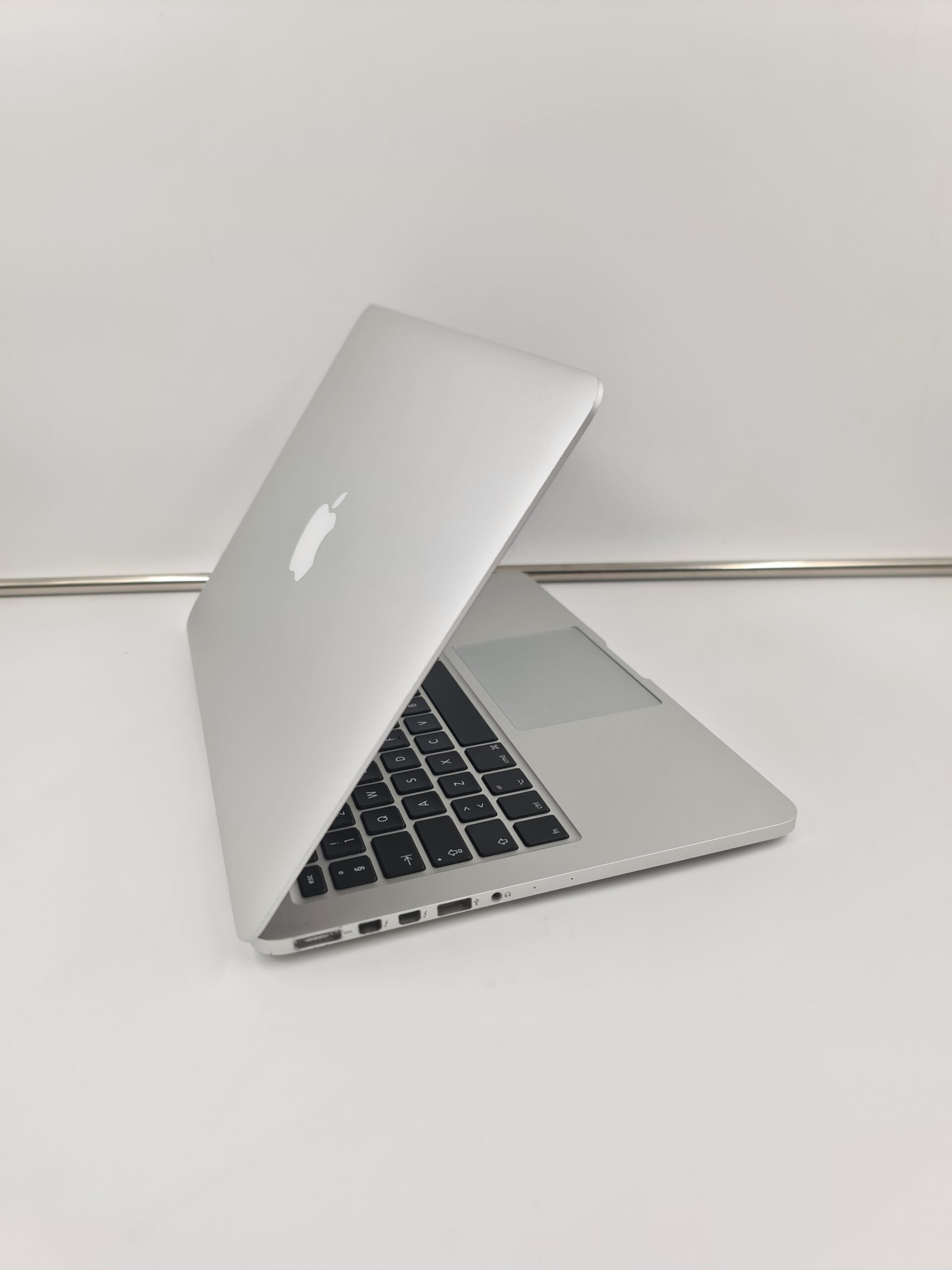 Macbook Pro 2013/i7-2.6ghz/8gb/750ssd/13inci 2560x1600/svet - Slika 2