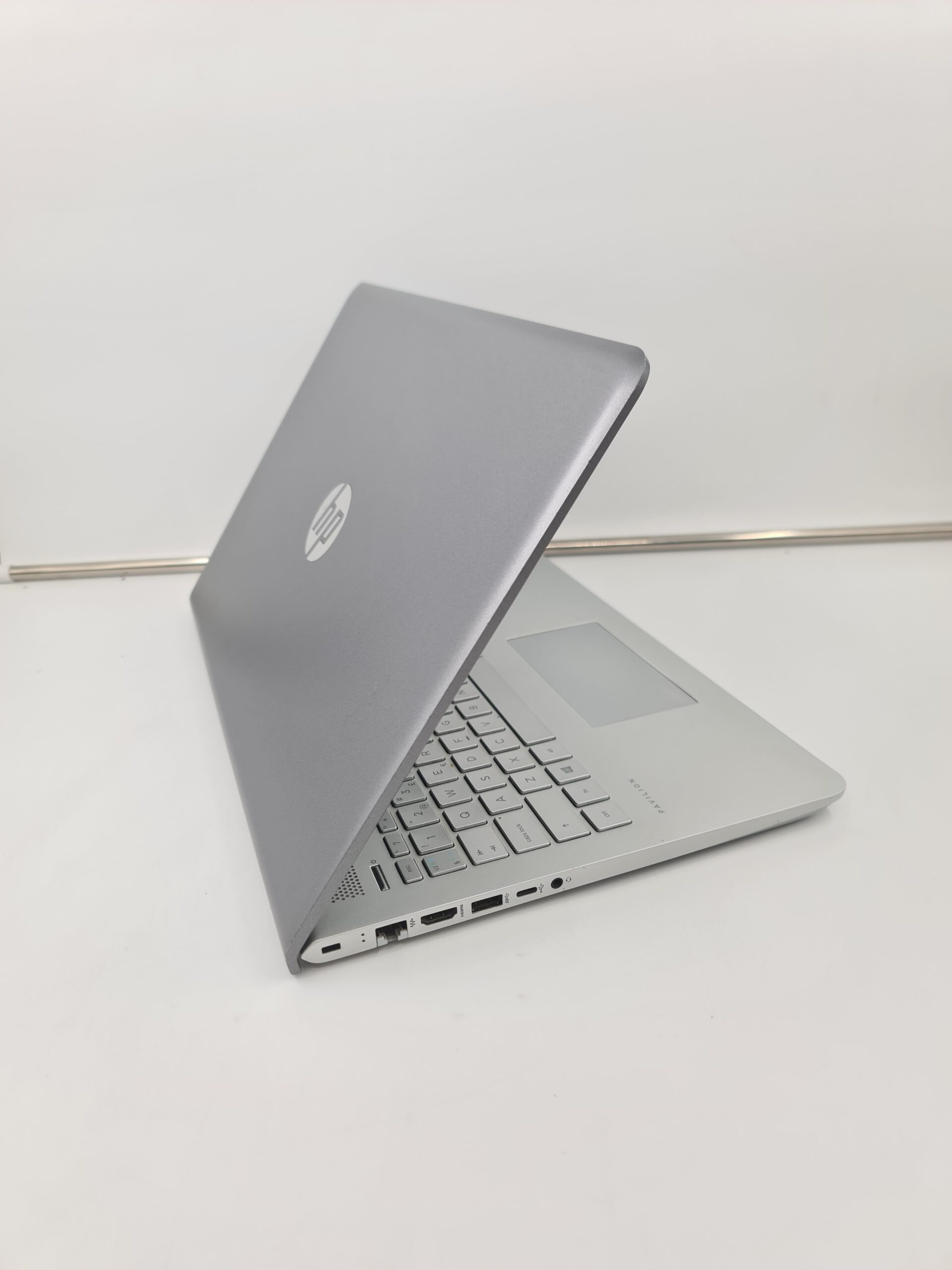 HP 15-cd003no/AMD A10-9620P/12gb/256ssd/R7 M340/R5/15.6HD/4H - Slika 2