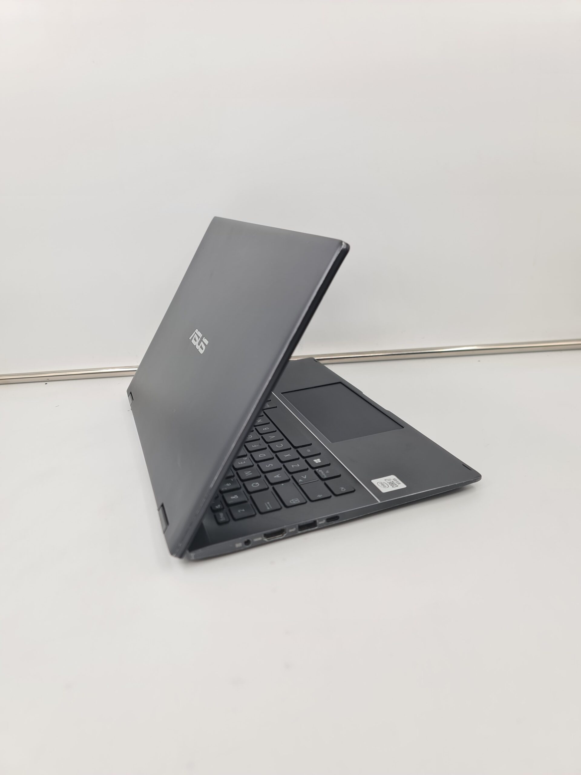Asus zenbook UX463F i7-10510U/16gb/1TBnvm/14FHD TOUC/2cam/4H - Slika 5