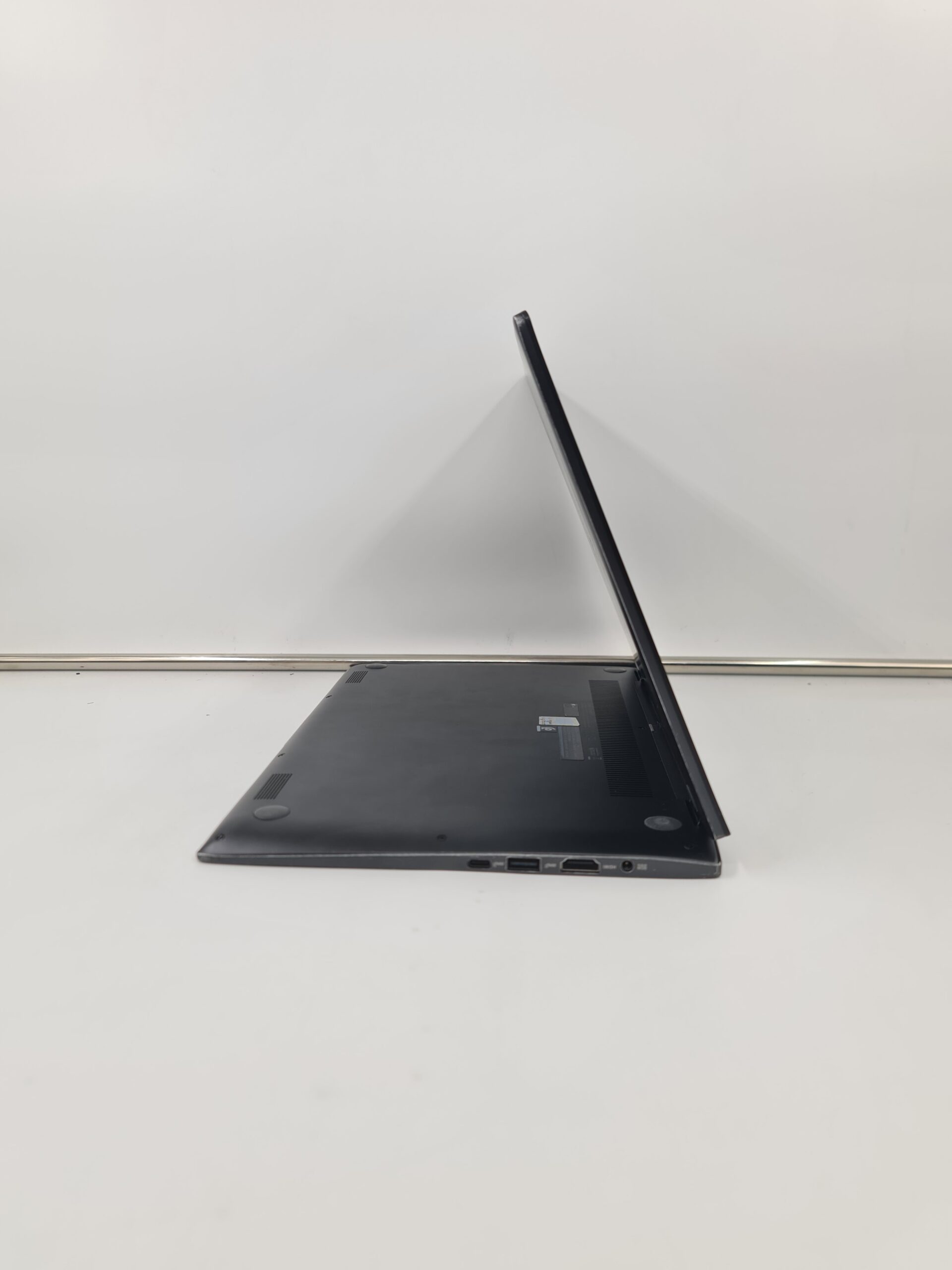 Asus zenbook UX463F i7-10510U/16gb/1TBnvm/14FHD TOUC/2cam/4H - Slika 3