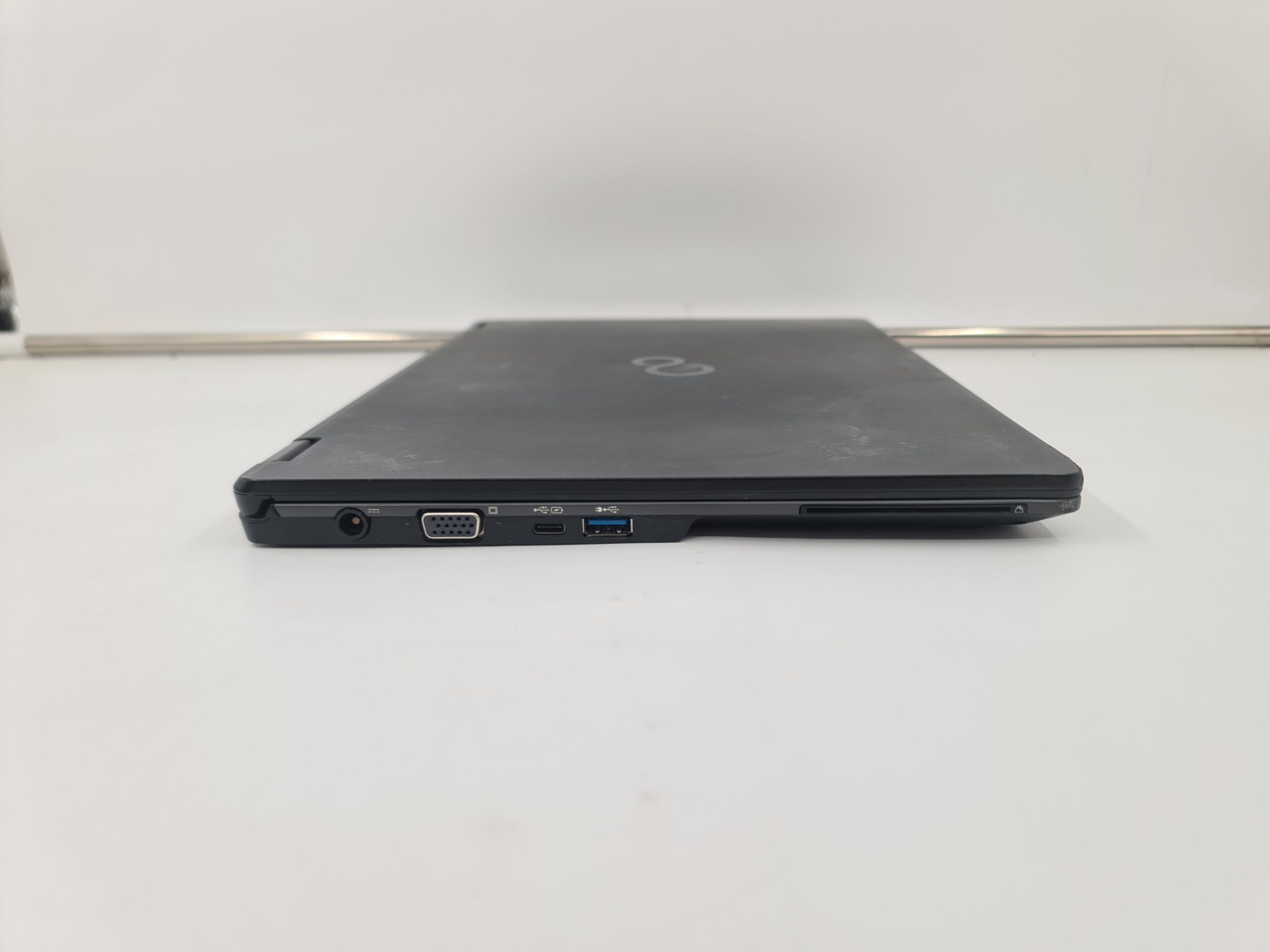 Fujitsu U748/i5-8250U/16gb/256nvm/14FHD IPS/svetleca/otis/2H - Slika 3