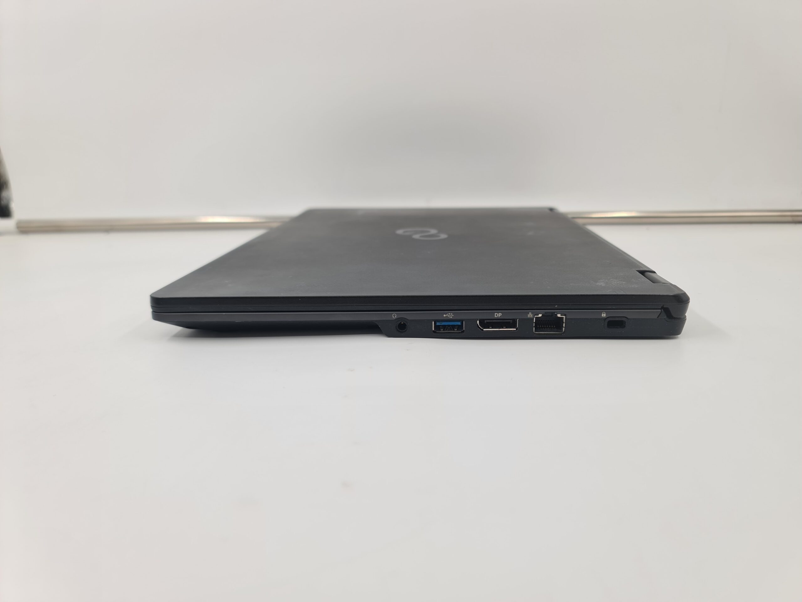 Fujitsu U748/i5-8250U/16gb/256nvm/14FHD IPS/svetleca/otis/2H - Slika 4