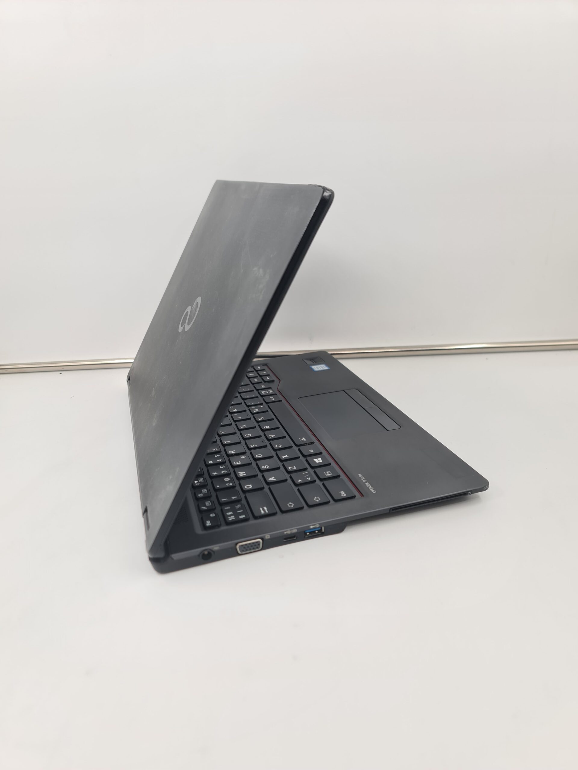 Fujitsu U748/i5-8250U/16gb/256nvm/14FHD IPS/svetleca/otis/2H - Slika 2