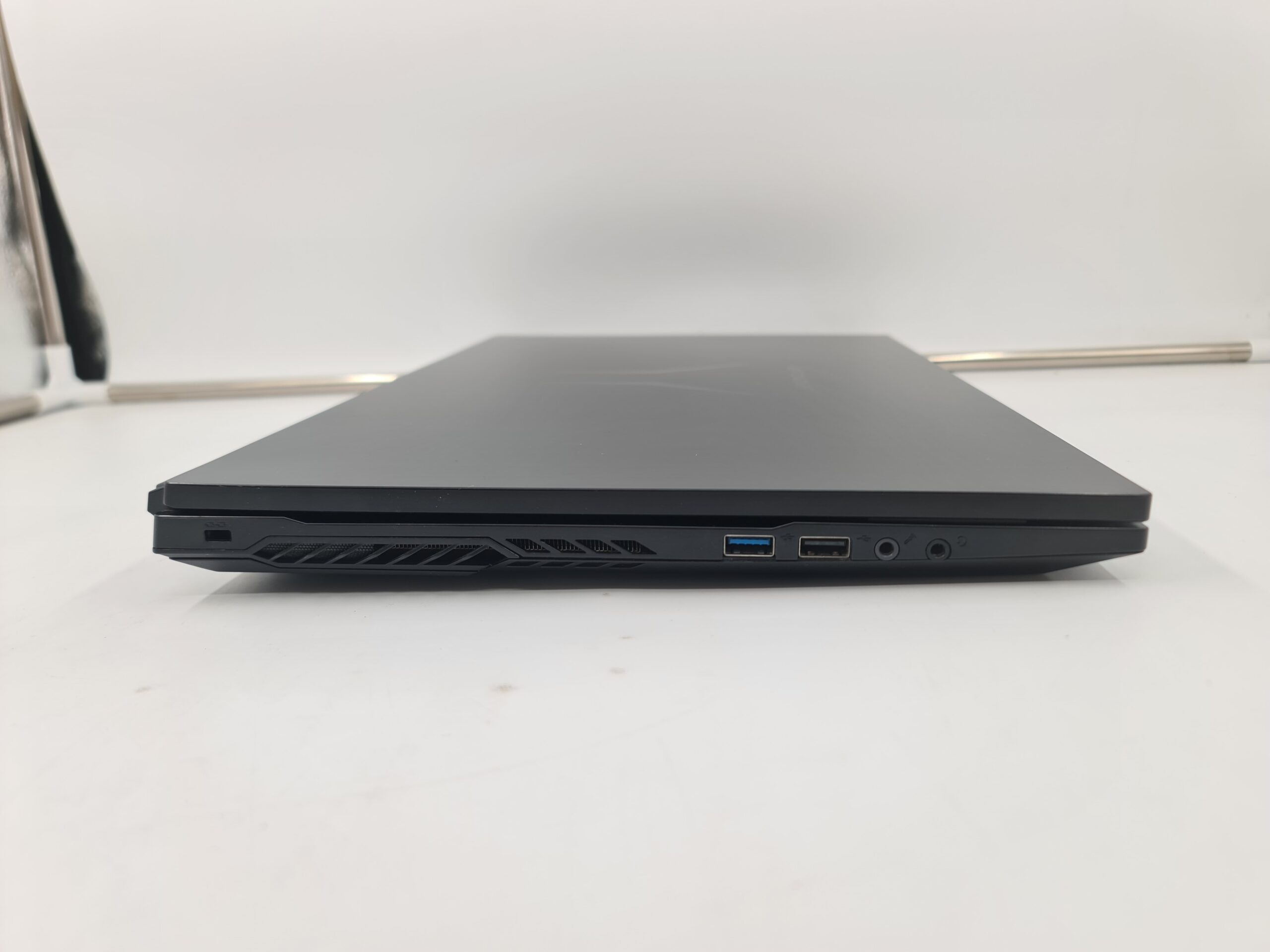 Medion Erazer E15 Ryzen 5 5600H/24gb/512+500/17.3/RTX 3050 - Slika 3