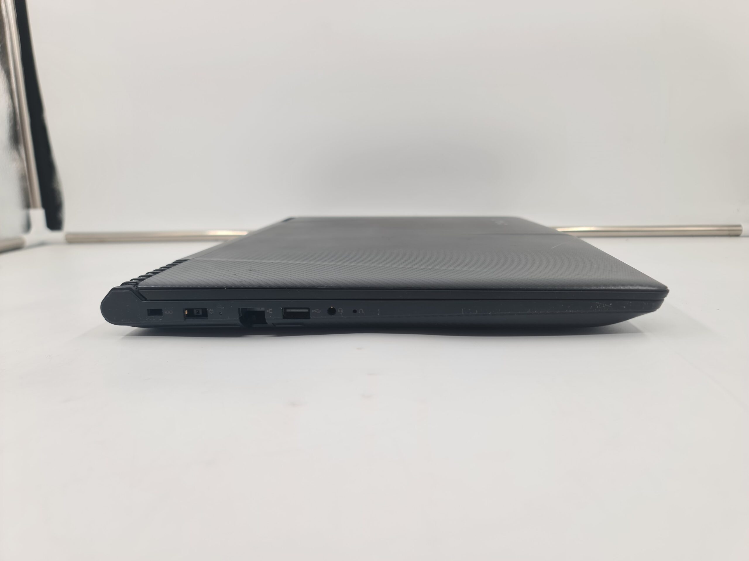 Lenovo Legion Y520/i5-7300HQ/16gb/512ssd+500hdd/GTX 1050 2gb - Slika 3