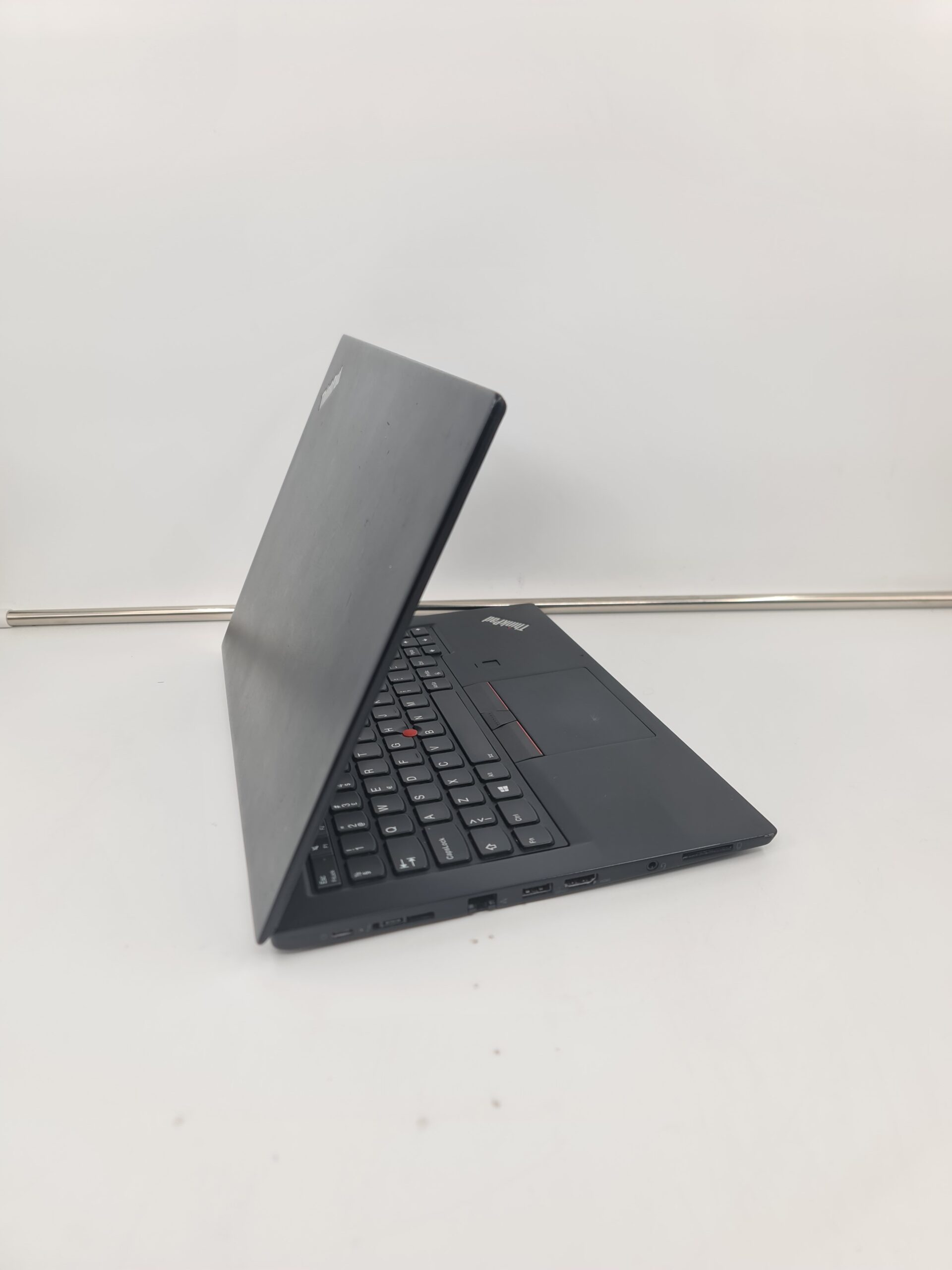 Lenovo T480s/i5-8350u/16gb/256nvm/14FHD IPS/svetle/otisak/5H - Slika 2