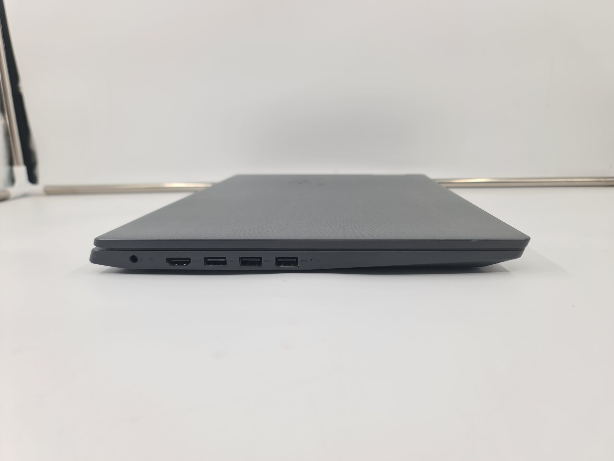 Lenovo V15-ADA/Ryzen 5 3500U/12gb/240ssd/15.6 FHD/Vega 8/6H - Slika 3
