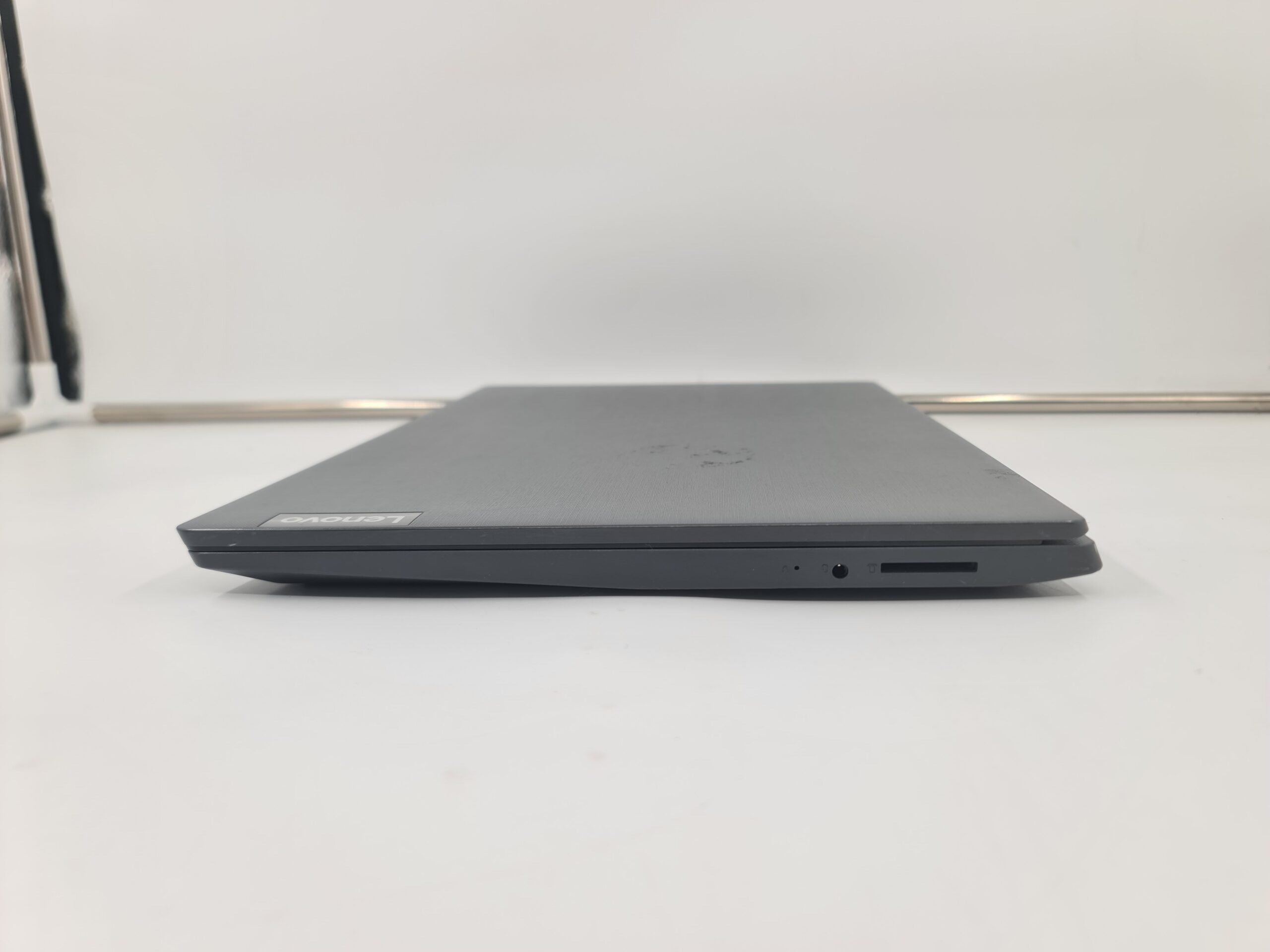 Lenovo V15-ADA/Ryzen 5 3500U/12gb/240ssd/15.6 FHD/Vega 8/6H - Slika 4