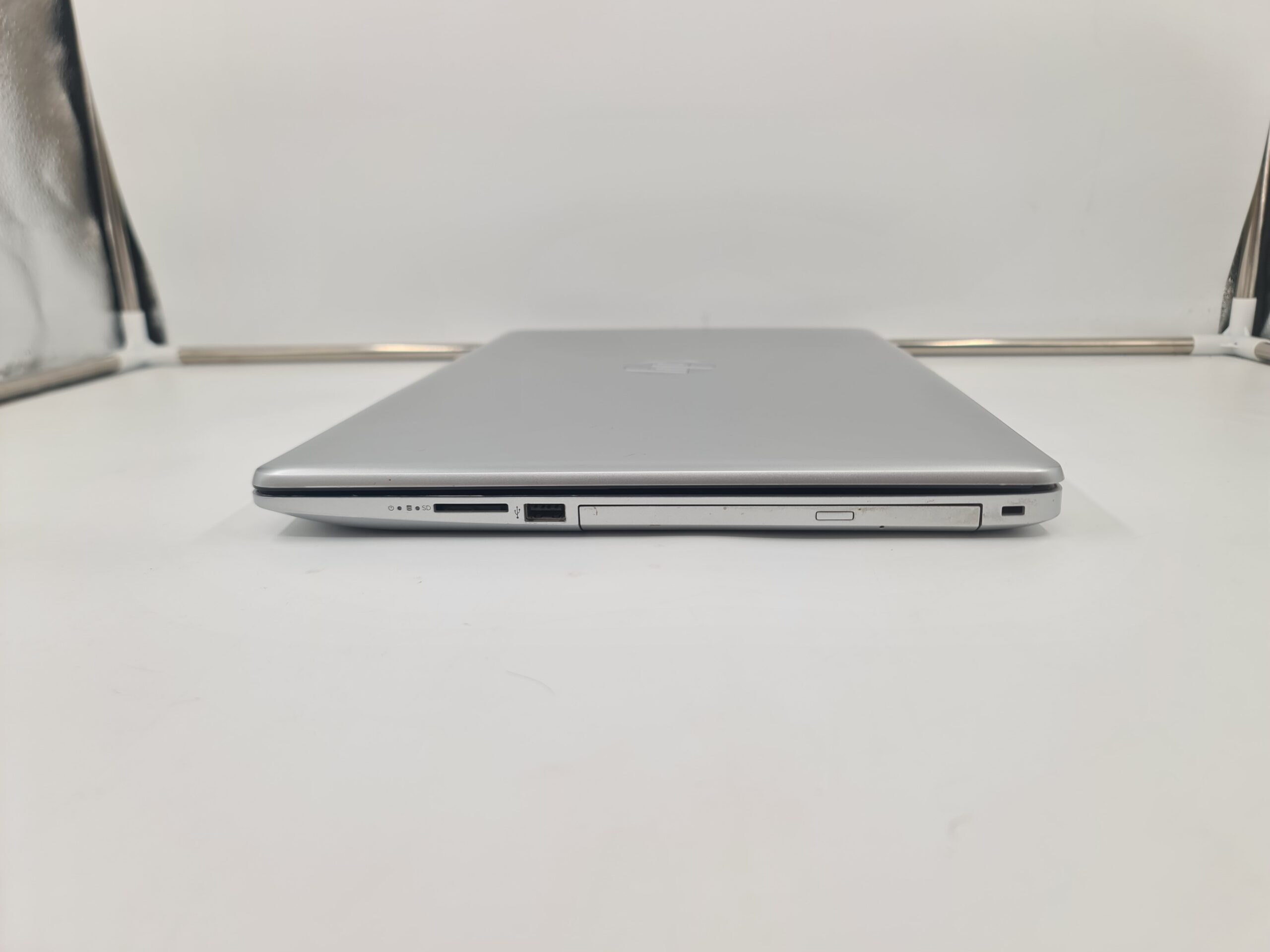 HP 17-BY1000NM i5-8265u/16gb/256ssd+1TB/17.3FHD/R5 M435 2gb - Slika 4