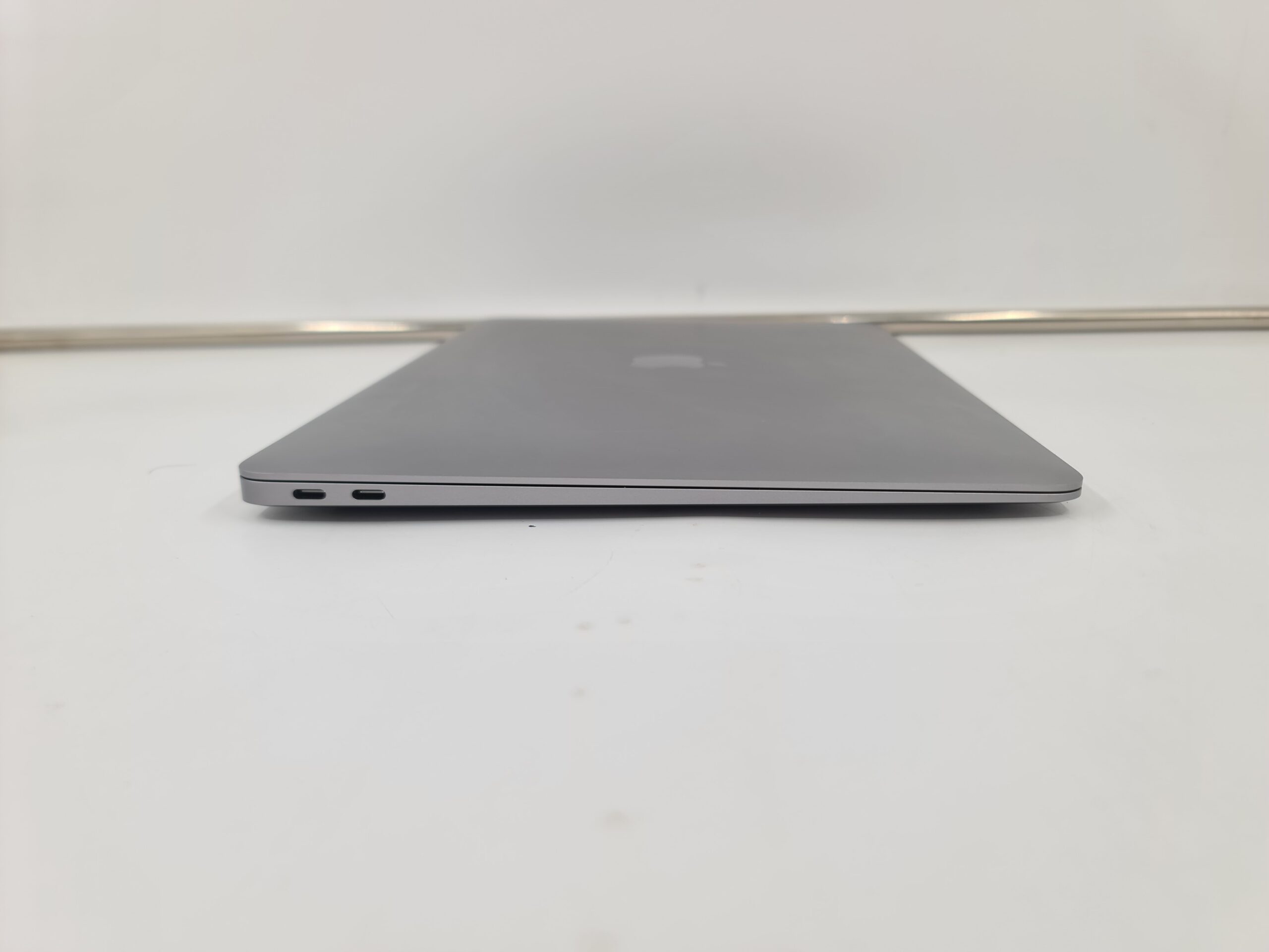 Macbook air 2020/M1/8gb/256ssd/13inc 2560x1600px/163ciklusa - Slika 3