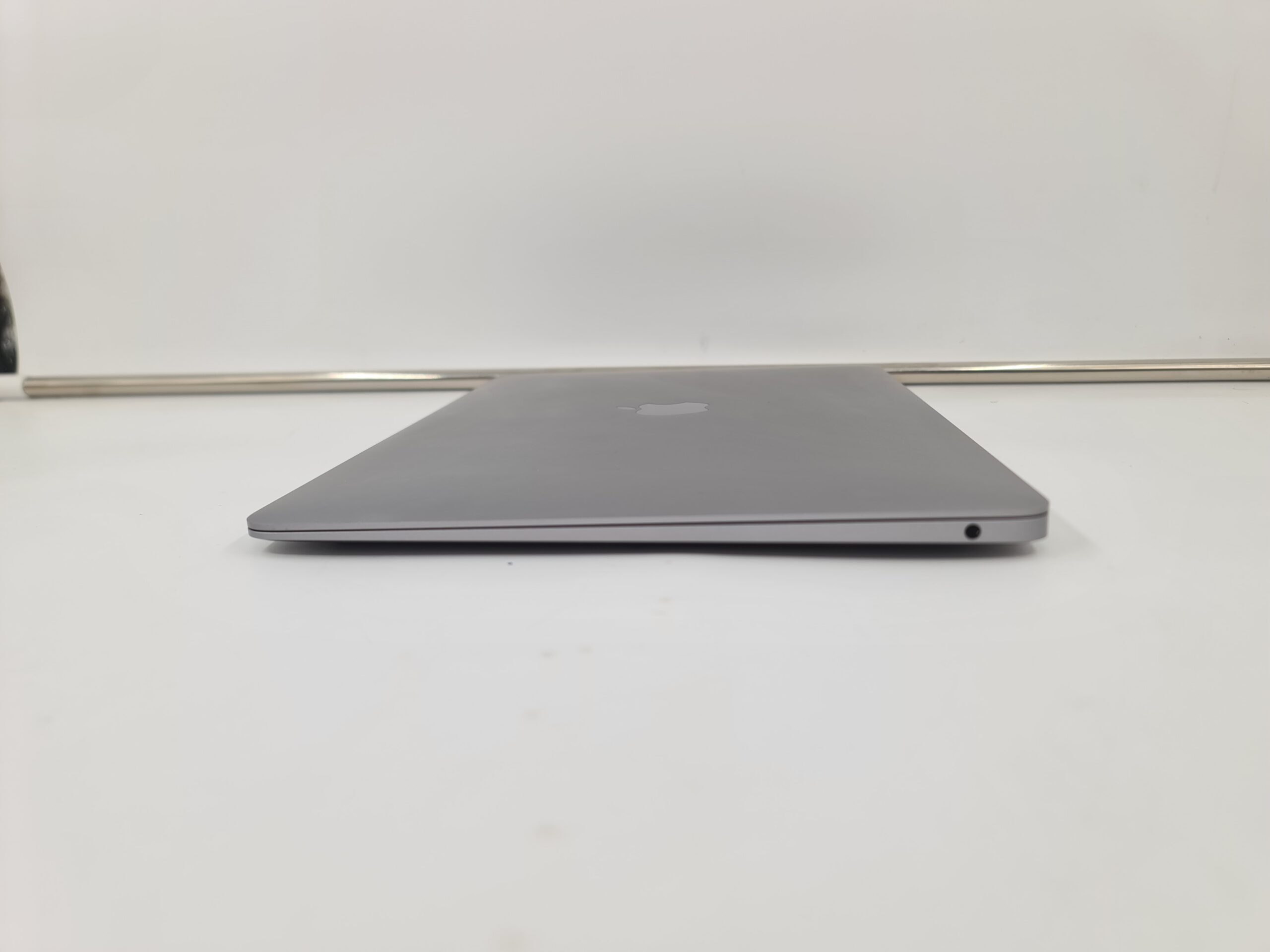 Macbook air 2020/M1/8gb/256ssd/13inc 2560x1600px/163ciklusa - Slika 4