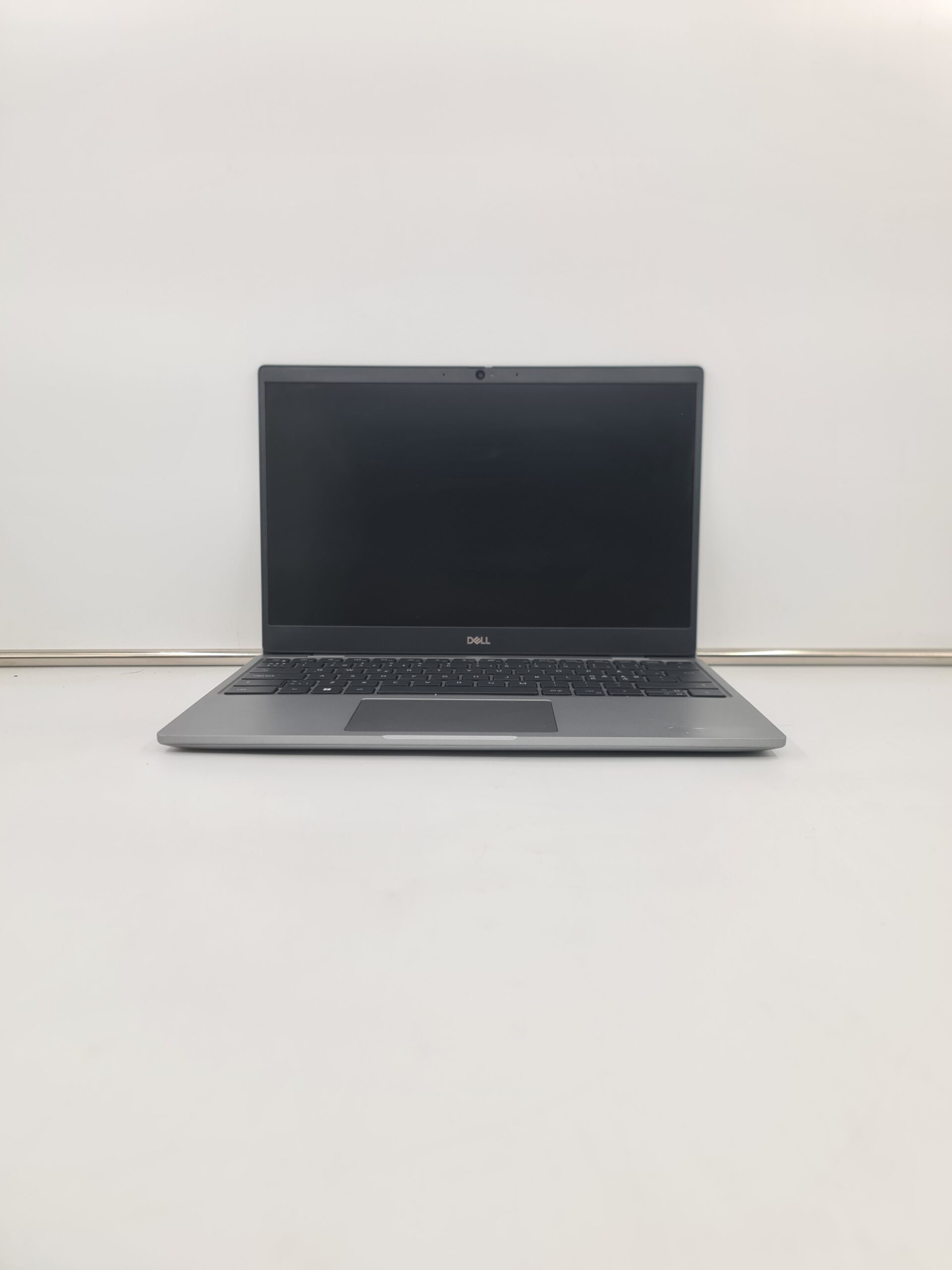 Dell 3330/i3-1125G4/8gb/256nvm/13.3Fhd IPS/svetleca/5H