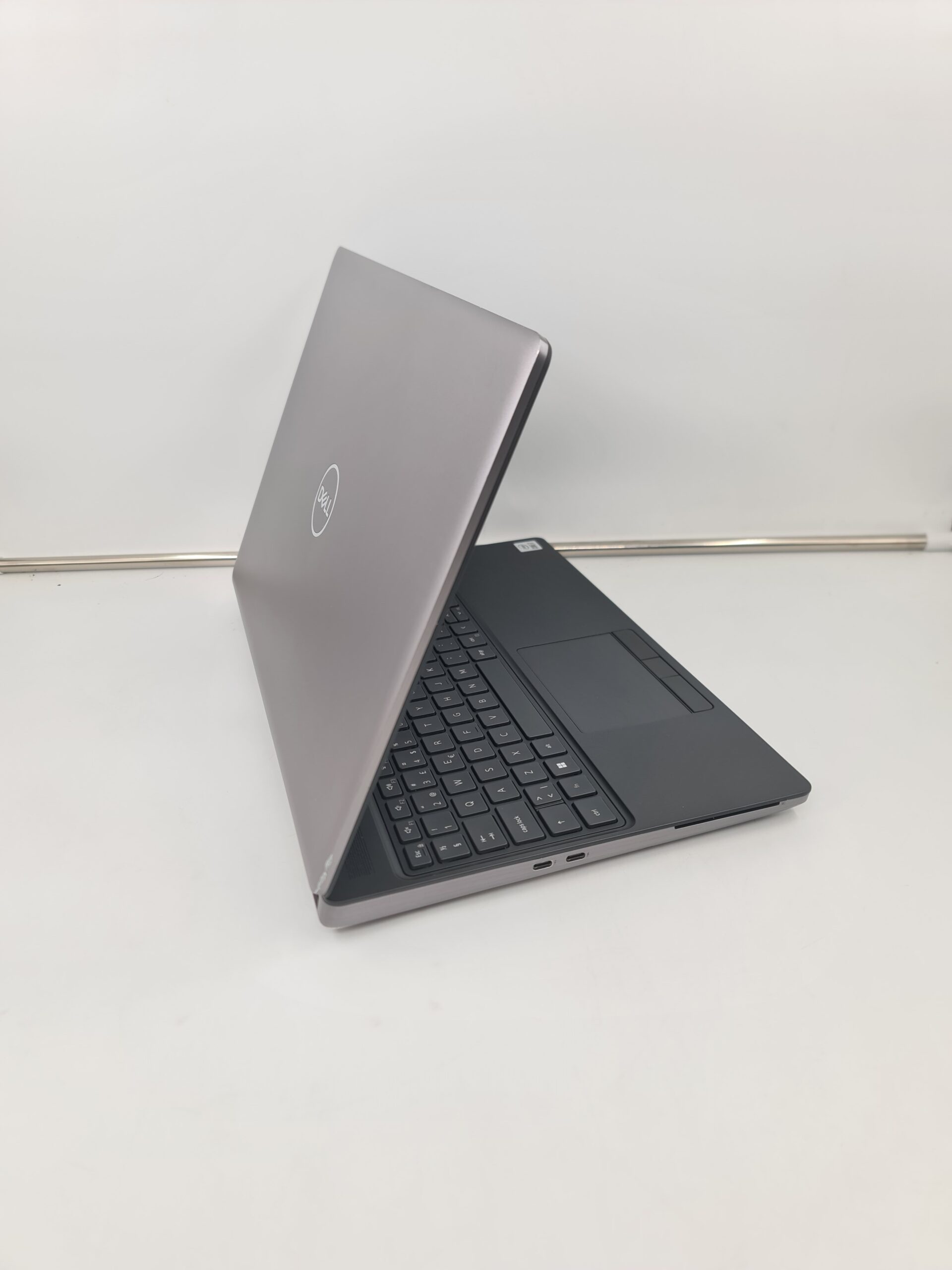Dell Precision 7550/i7-10850H/32gb/512ssd/RTX 4000 8gb/ - Slika 2
