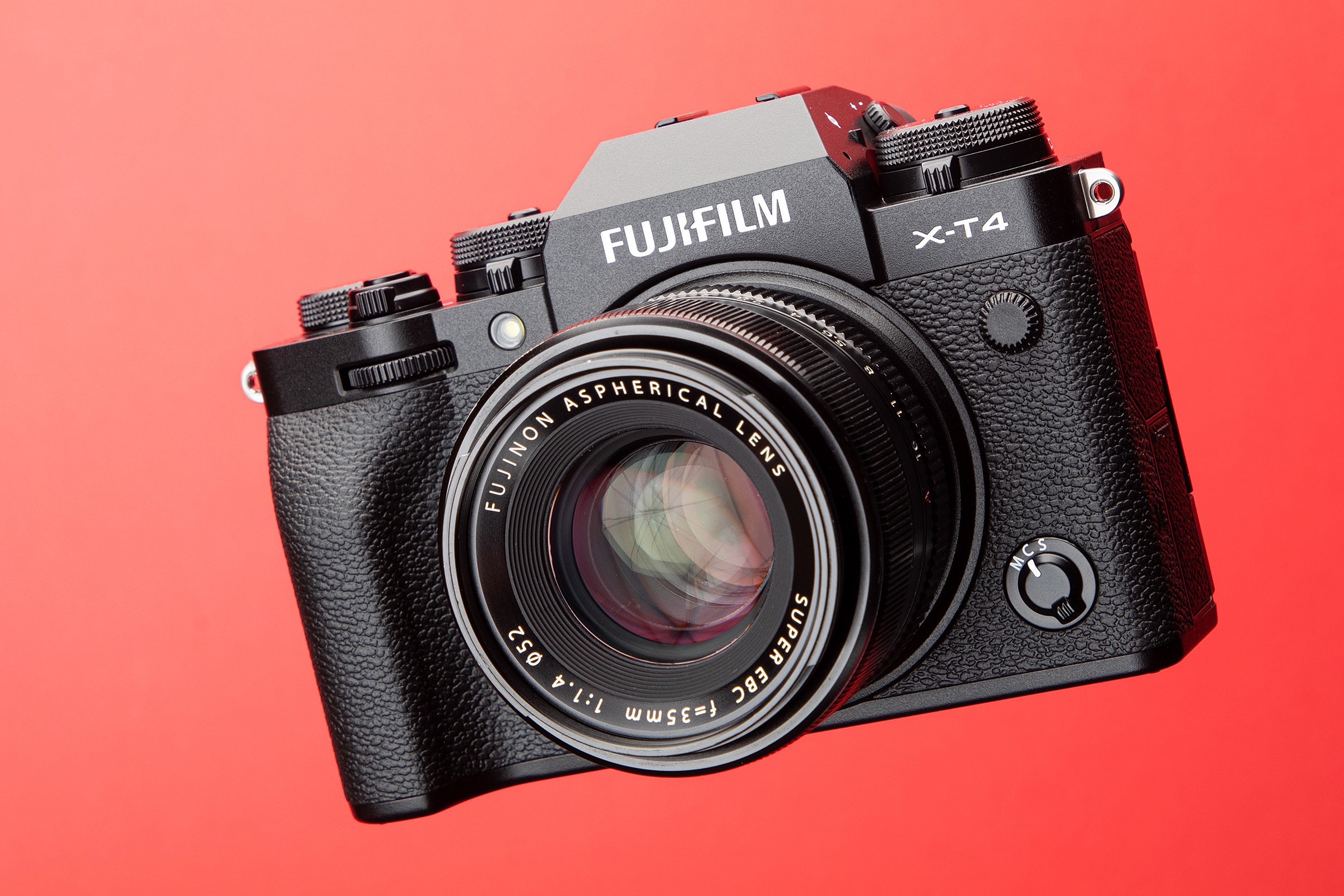 FujiFilm X-T4 Kamera sa objektivom XF Zoom 18-55mm F 2.8-4