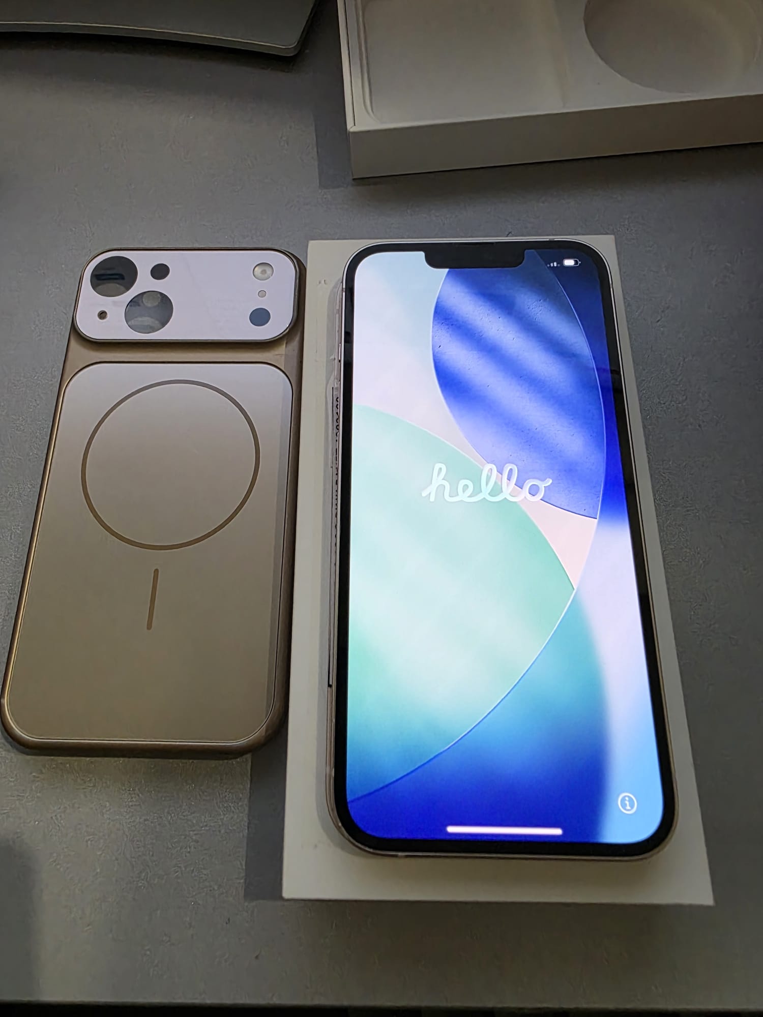 IPHONE 13 pink 128gb sa svojom kutijom,maskom,i punjacem