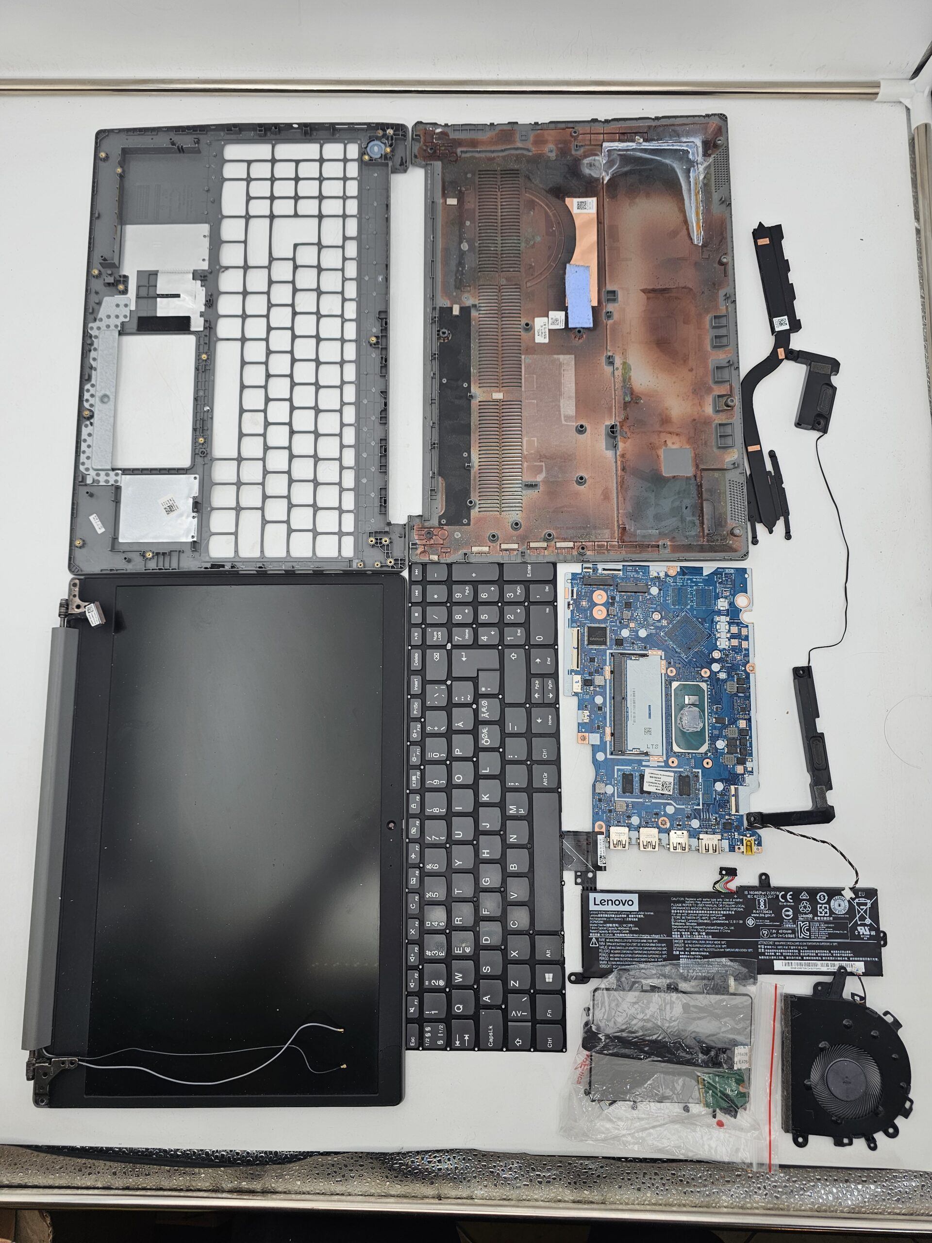 Lenovo IdeaPad 3 15IIL05 GornjeDonje Kuciste/Palmrest/DELOVI